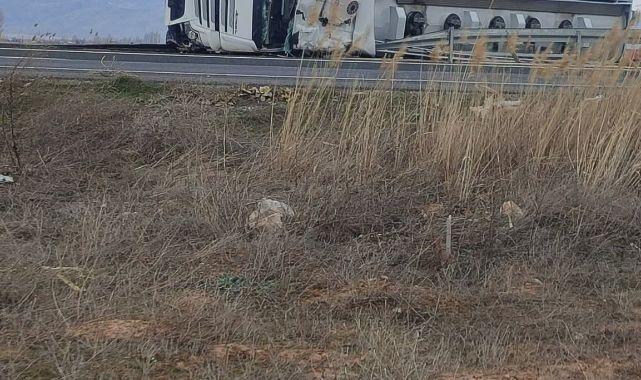 Kayseri’de akaryakıt yüklü tanker devrildi: 1 yaralı 