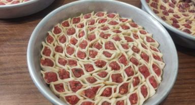 Kayseri’de asırlık lezzet tepsi mantısı iftar sofralarını süslüyor