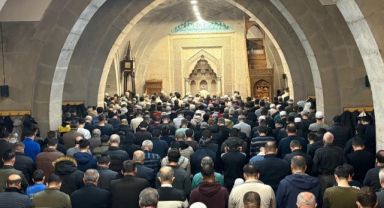 Kayseri’de Berat Kandili Huzuru: Camiler Doldu Taştı