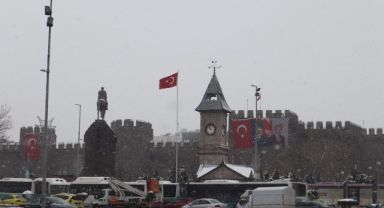 Kayseri’de kar yağışı aralıklı olarak devam ediyor