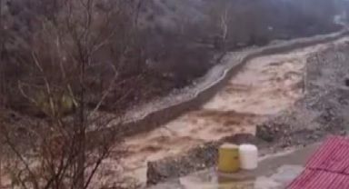 Kayseri’de sağanak sele neden oldu