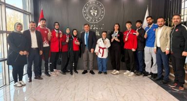 Kayserili İşitme Engelliler Taekwondo Sporcularından tarihi başarı