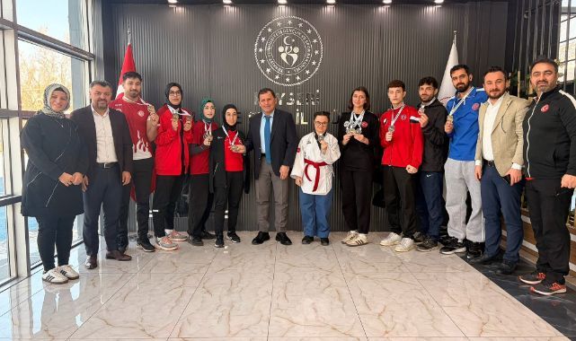 Kayserili İşitme Engelliler Taekwondo Sporcularından tarihi başarı