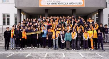 Kayserisporlu futbolcular öğrencilerle buluştu