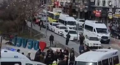 Minibüsten düşen yaşlı adam hayatını kaybetti