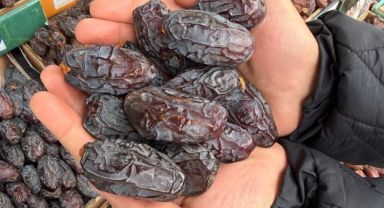 Ramazan ayının gözdesi hurma tezgahlardaki yerini aldı