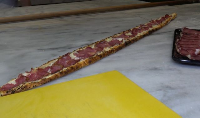 Ramazan’da pastırmalı pide, iftar sofralarında yerini alıyor