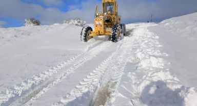 Sel, heyelan ve kar yağışına karşı yoğun mücadele