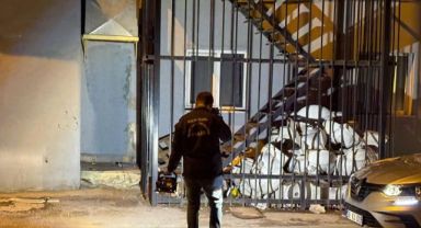 Tabancayla uğraşırken kendini vurdu, silahı yangın merdivenine sakladı