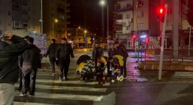 Talas’ta Kavşak Faciası: Motosikletteki İki Kişi Ağır Yaralandı