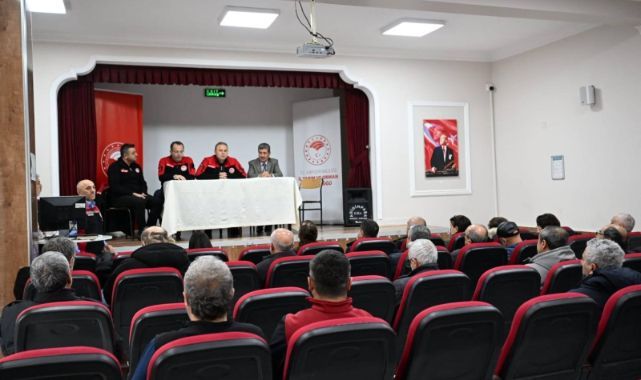 Talas’ta “Meyve Bahçelerinde Budama ve Terbiye Kursu”na katılan kursiyerlere sertifikaları verildi