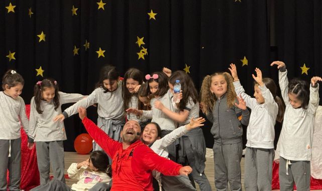 Türkiye’nin ilk çocuk stand-up sahne anlatısı 20 bin çocuğa ulaştı