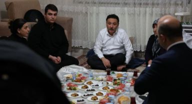 Vali Gökmen Çiçek, vatandaşların iftar sofrasına konuk oldu