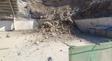 Yahyalı'da kapalı pazar yeri yanında kaya düşmesi