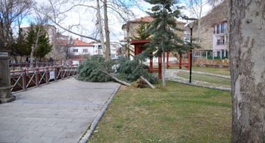 Yahyalı’da yoğun yağış sonrası Gözbaşı Havuzları’nda kontrollü tahliye