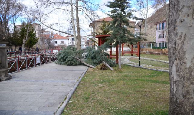 Yahyalı’da yoğun yağış sonrası Gözbaşı Havuzları’nda kontrollü tahliye