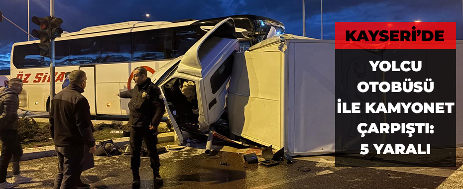 Yolcu otobüsü ile kamyonet çarpıştı: 5 yaralı