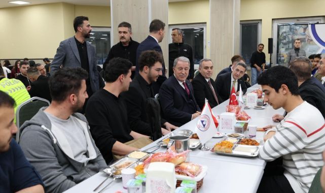 Akar, ERÜ öğrencileri ile iftarda buluştu