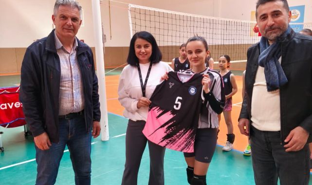 ASKON ERVA Spor Okulu öğrencilerine forma dağıtıldı