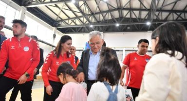 Başkan Büyükkılıç, Sevgi Evleri'nde düzenlenen bayramlaşmaya katıldı