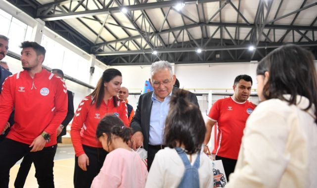 Başkan Büyükkılıç, Sevgi Evleri'nde düzenlenen bayramlaşmaya katıldı