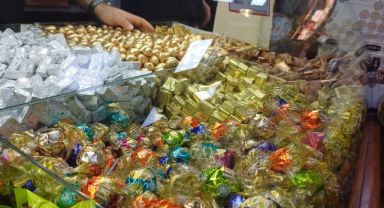 Bayramlık çikolata ve şekerler tezgahlarda