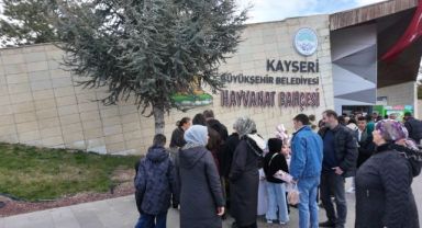 Büyükşehirin hayvanat bahçesi bayramda doldu taştı