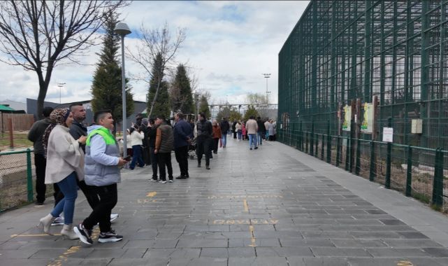 Büyükşehirin hayvanat bahçesinde bayram yoğunluğu: 40 bin ziyaretçi
