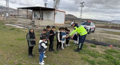 Çocukların bayram harçlıkları jandarmadan