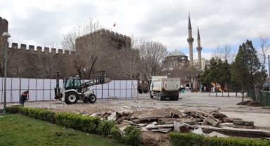 Cumhuriyet Meydanı’ndaki son işletme de kaldırıldı