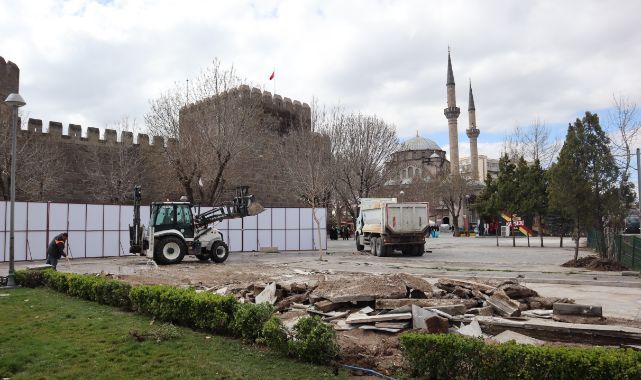 Cumhuriyet Meydanı’ndaki son işletme de kaldırıldı