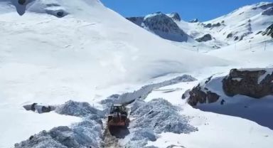 Dağcılardan Lifos Dağı’na Kadınlar Günü tırmanışı