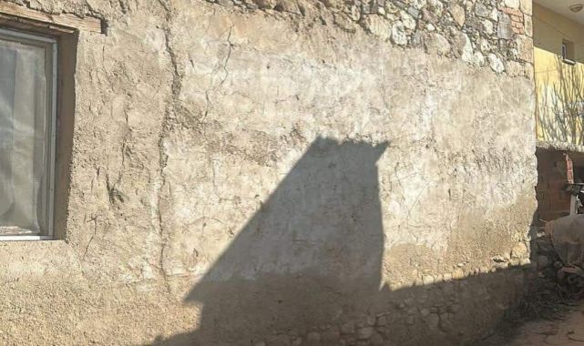 Depreme uyanan kadın dua ederek sarsıntının geçmesini bekledi