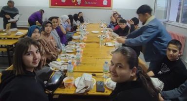 Develi’de Okul İftarlarıyla Gönül Köprüleri Kuruluyor: Ramazan Coşkusu Sofralara Taşındı!