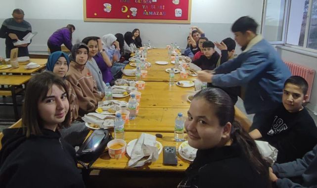 Develi’de Okul İftarlarıyla Gönül Köprüleri Kuruluyor: Ramazan Coşkusu Sofralara Taşındı!