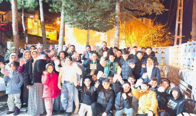 Develi’de Ramazan Bereketi Camilere Taştı: Öğrenciler Teravihte Saf Tuttu!