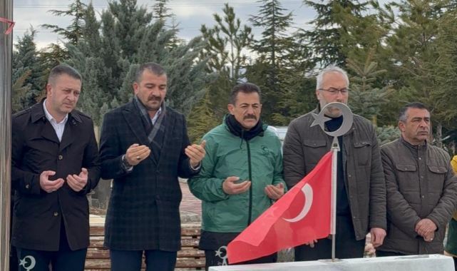 Develi’de Yeşilay Meşalesi Şehitlikte Yakıldı: Siyasi Partilerden