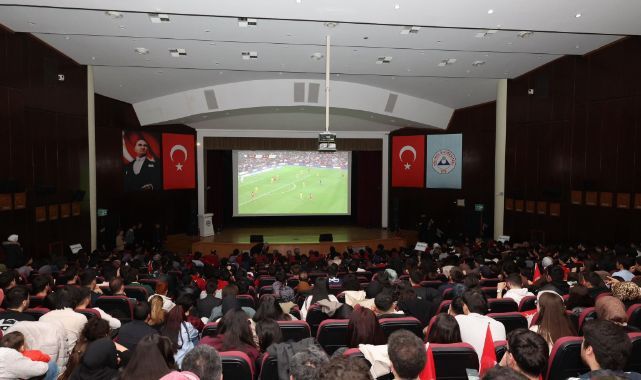 ERÜ’de milli maç heyecanı dev ekrana taşındı
