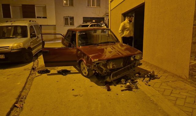 Eskişehir’de Ayrılık Acısı Öfkeye Dönüştü: Aracını Sokak Ortasında Parçaladı