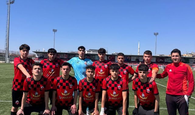 Gültepespor galibiyeti Fahri Başkanı Ali Hızar'a hediye etti