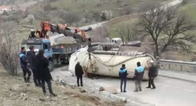 Hacılar'da vidanjör devrildi