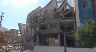 Hatay’da Korkutan Yıkım: 7 Katlı Bina Tek Bir Hamleyle Yerle Bir Oldu
