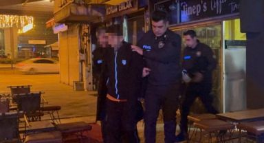 Hırsızlığın böylesi... Hırsızlık için girdiği kafede ısındı, yemek yedi