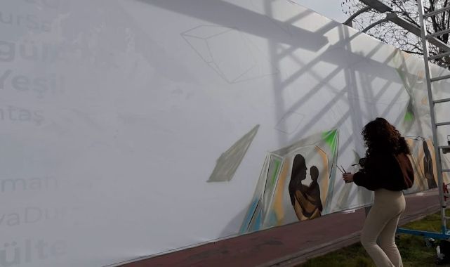 Kadın cinayetlerinde hayatını kaybeden kadınların isimlerini billboarda taşıdılar