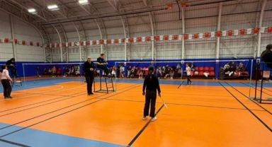 Kayseri’de 18 Mart’a özel badminton heyecanı başladı 