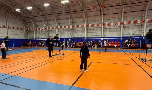 Kayseri’de 18 Mart’a özel badminton heyecanı başladı 