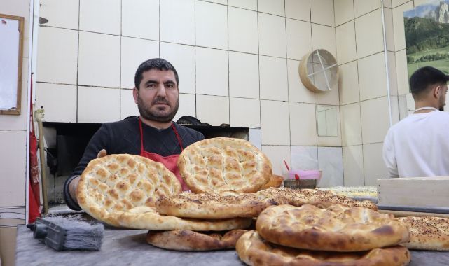 Kayseri’de hayırseverlerin desteğiyle askıda Ramazan pidesi uygulaması