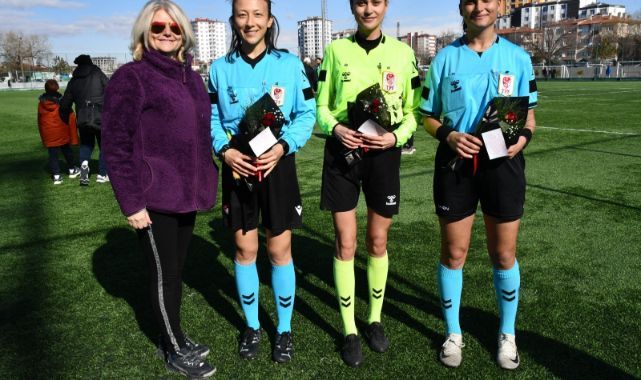 Kayseri’de kadın hakemlere 8 Mart jesti