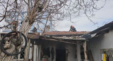 Kayseri'de müstakil evde yangın: 6 aylık bebek hastaneye kaldırıldı