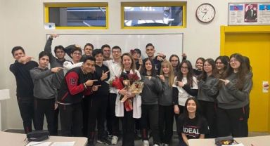 Kayseri’de öğrencilerden “Öğretmenime Bir Gül, Bin Teşekkür” etkinliği